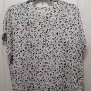 Maurices XXL White w/Floral Print Short Sleeve 1/4 Zip Shirt